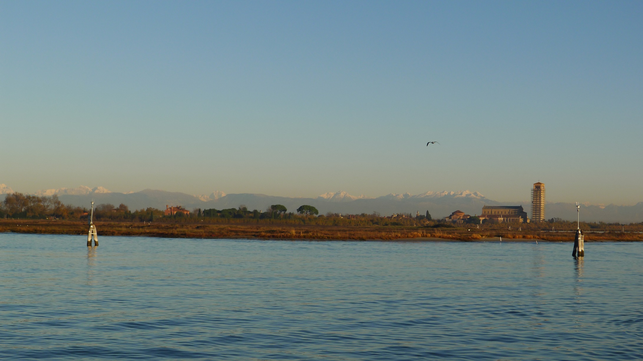 Vue/view sur/to Torcello & Alp(e)s depuis (from) Ca'Medoro